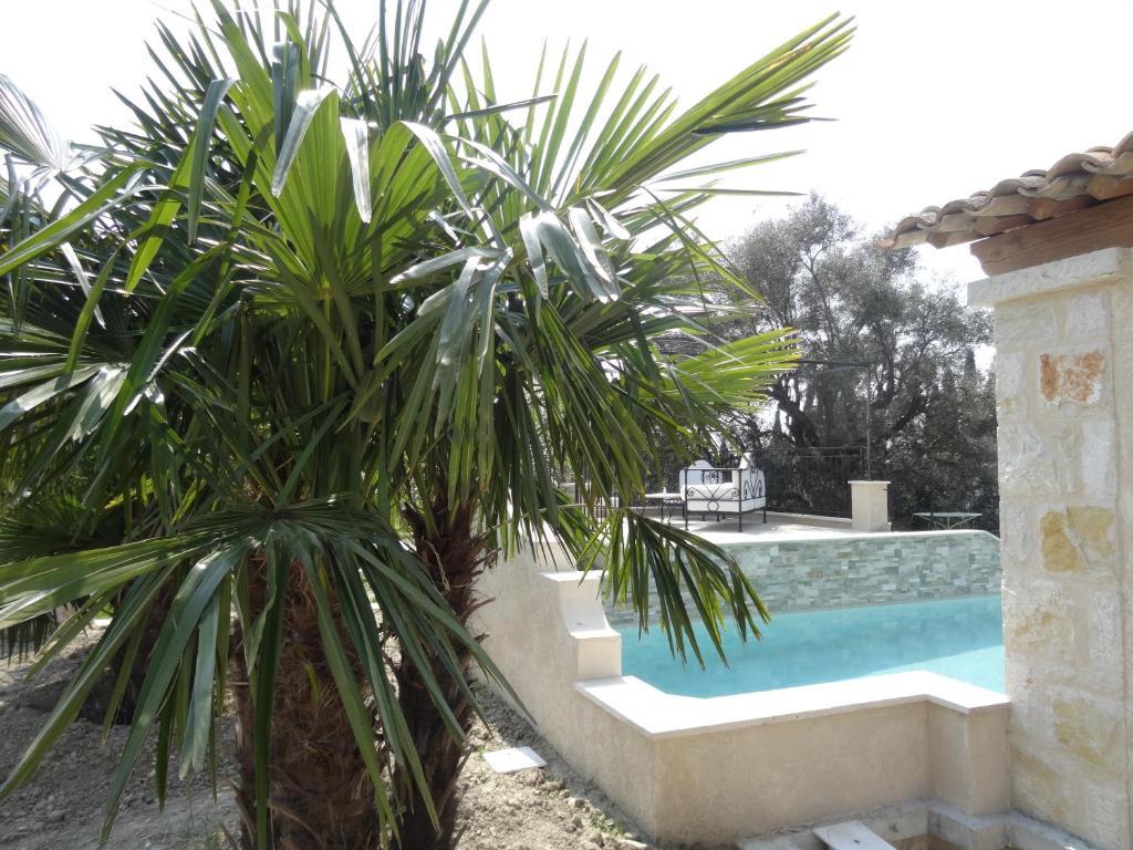 Bed and Breakfast Les 4 Elements Tourrettes-sur-Loup Exterior foto